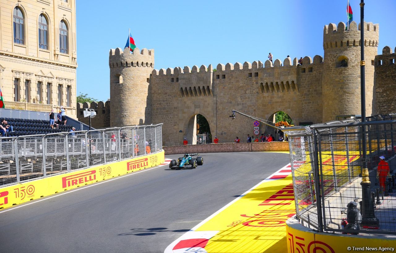 F1 pilotlarının birinci məşq sessiyası başa çatıb (FOTO)