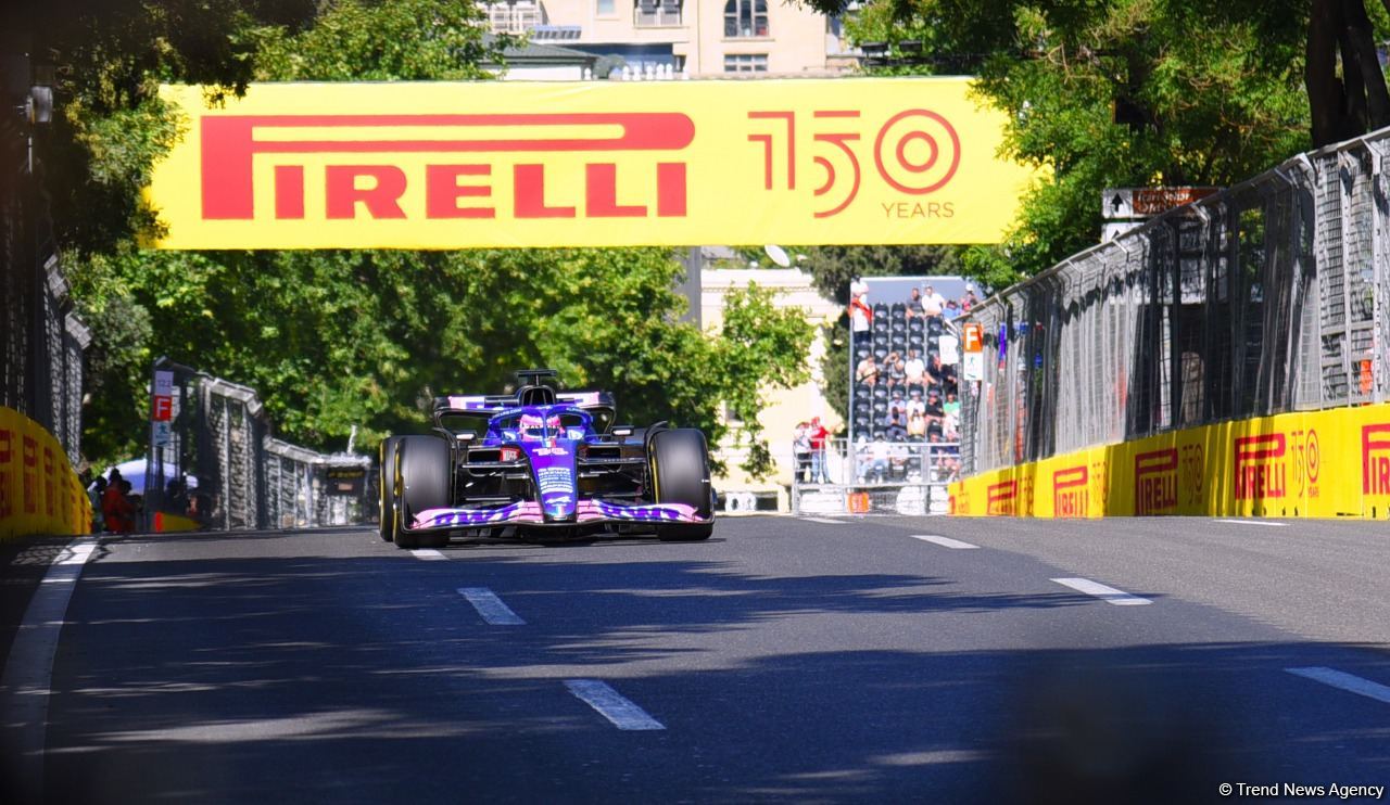 F1 pilotlarının birinci məşq sessiyası başa çatıb (FOTO)