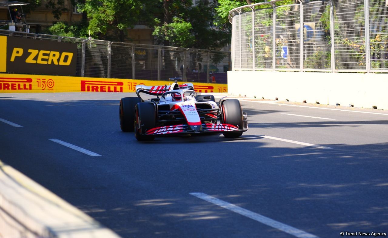 F1 pilotlarının birinci məşq sessiyası başa çatıb (FOTO)