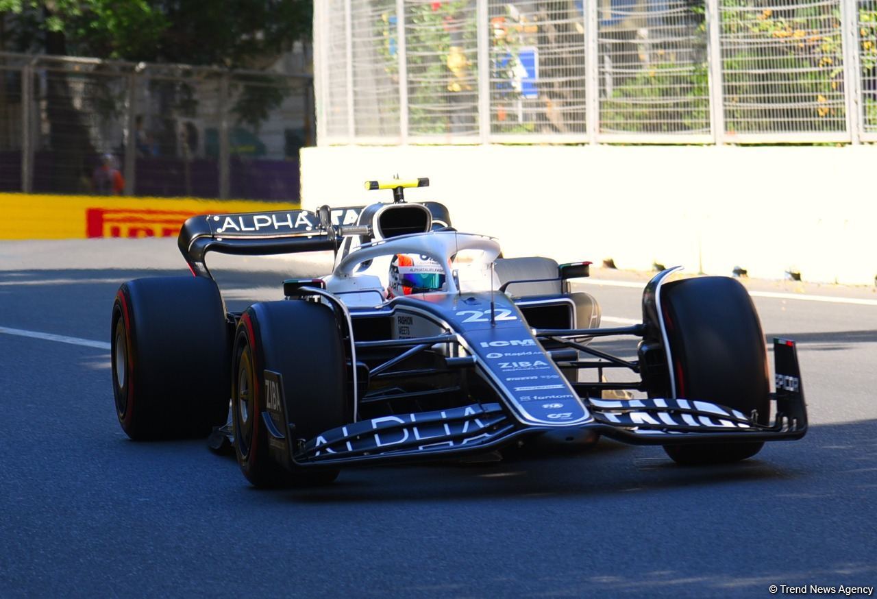 F1 pilotlarının birinci məşq sessiyası başa çatıb (FOTO)