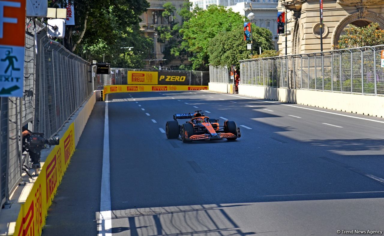 F1 pilotlarının birinci məşq sessiyası başa çatıb (FOTO)