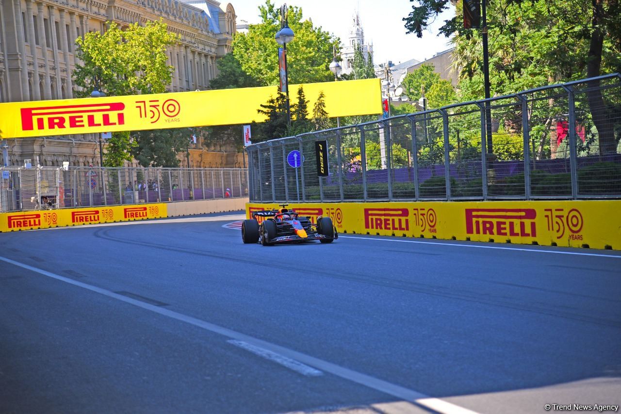 F1 pilotlarının birinci məşq sessiyası başa çatıb (FOTO)
