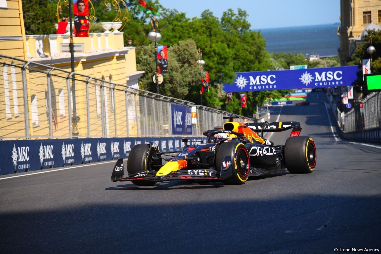 F1 pilotlarının birinci məşq sessiyası başa çatıb (FOTO)