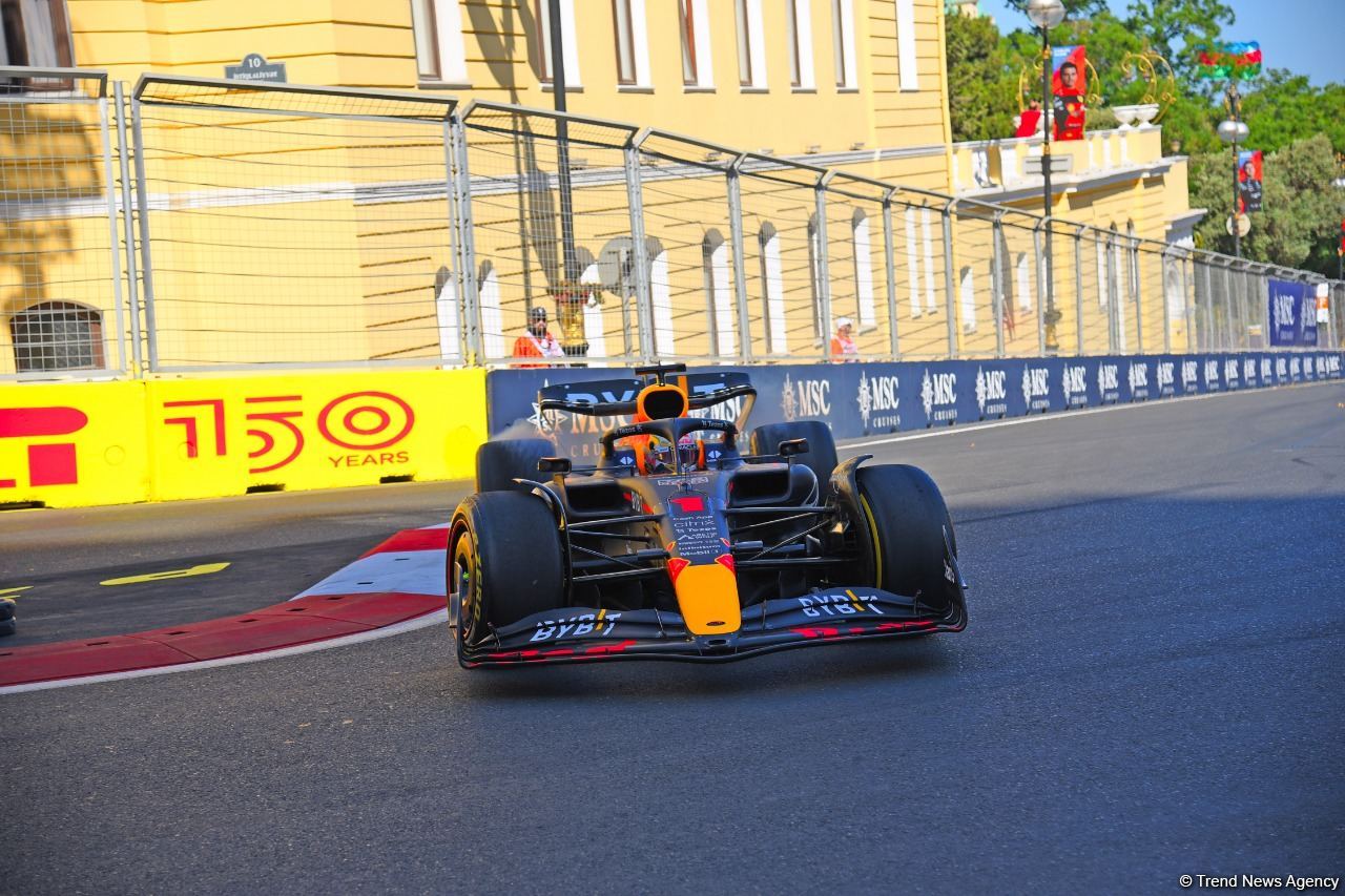F1 pilotlarının birinci məşq sessiyası başa çatıb (FOTO)