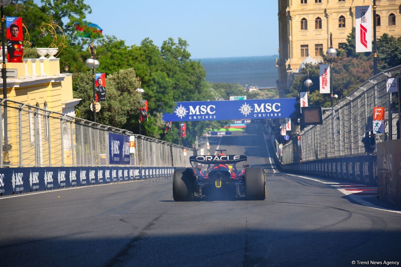 F1 pilotlarının birinci məşq sessiyası başa çatıb (FOTO)