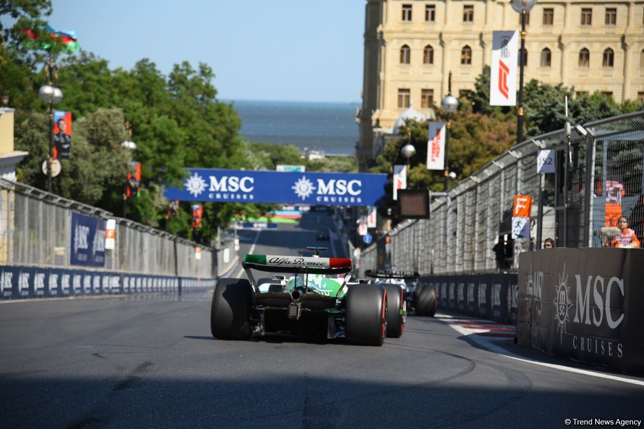 F1 pilotlarının birinci məşq sessiyası başa çatıb (FOTO)