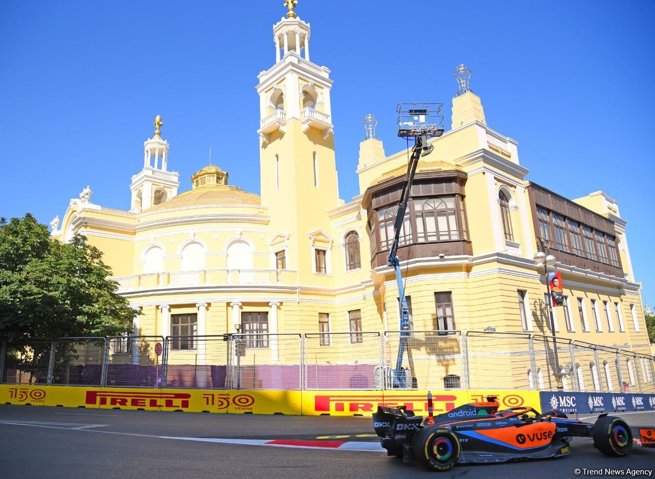 F1 pilotlarının birinci məşq sessiyası başa çatıb (FOTO)