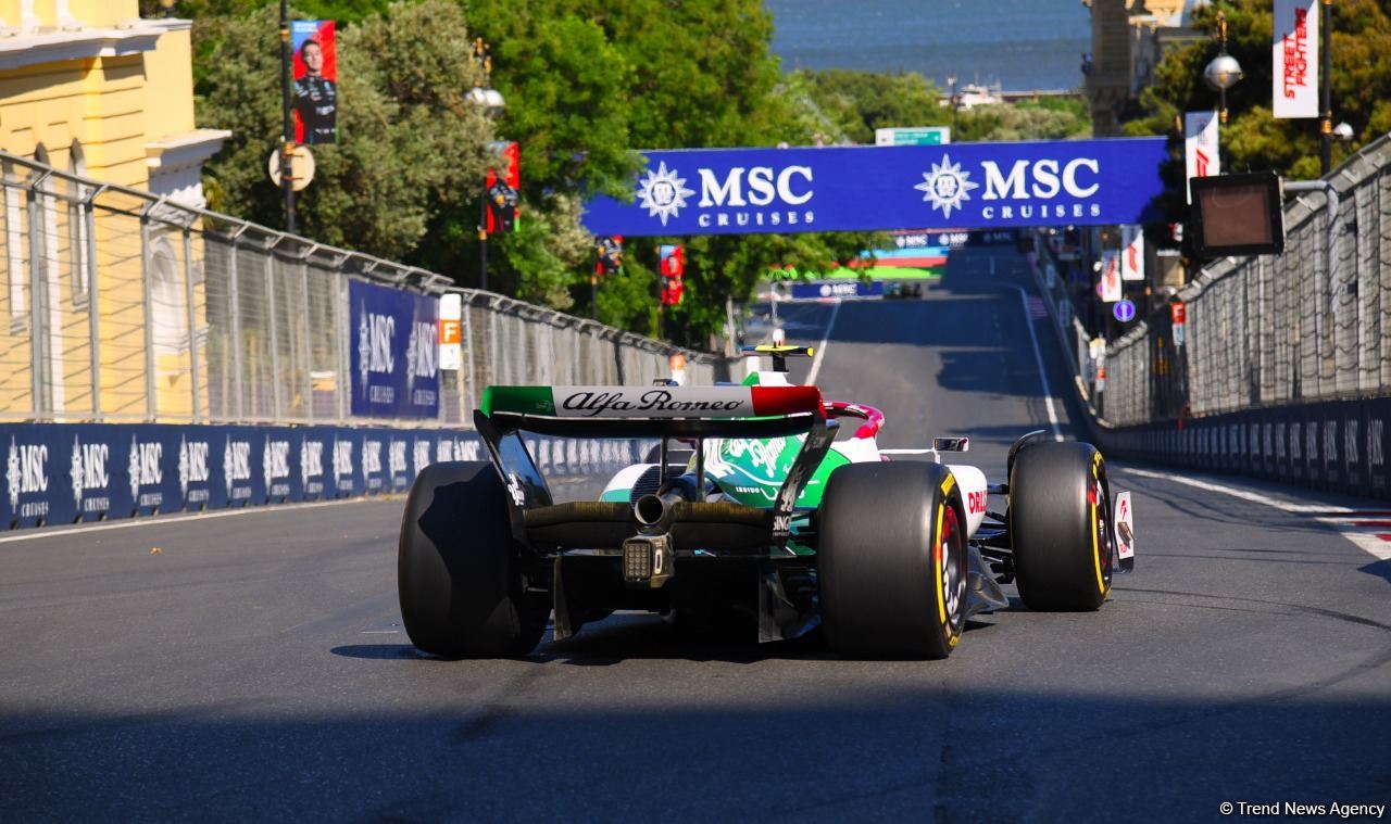 F1 pilotlarının birinci məşq sessiyası başa çatıb (FOTO)
