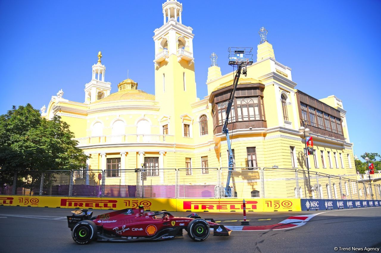F1 pilotlarının birinci məşq sessiyası başa çatıb (FOTO)