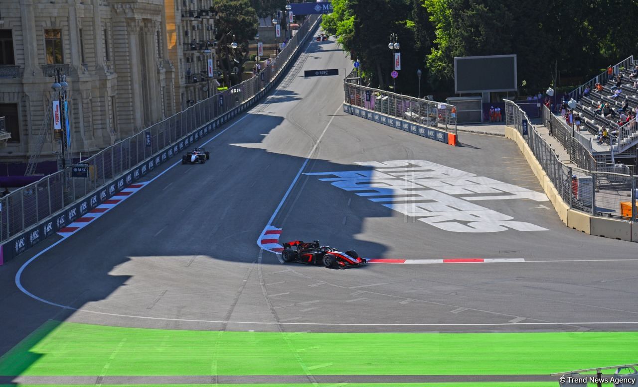 F1 pilotlarının birinci məşq sessiyası başa çatıb (FOTO)