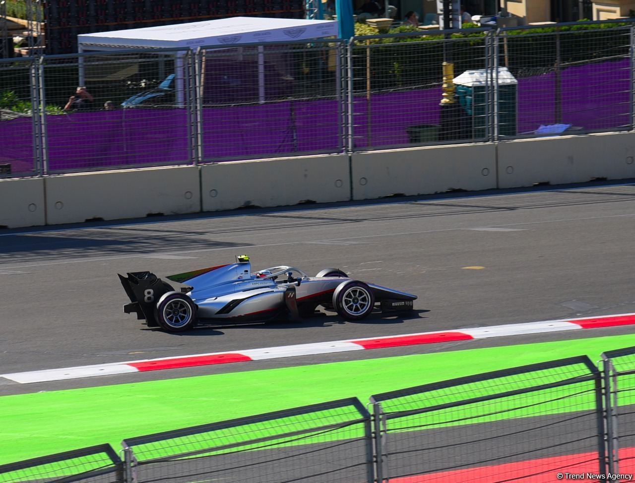 F1 pilotlarının birinci məşq sessiyası başa çatıb (FOTO)