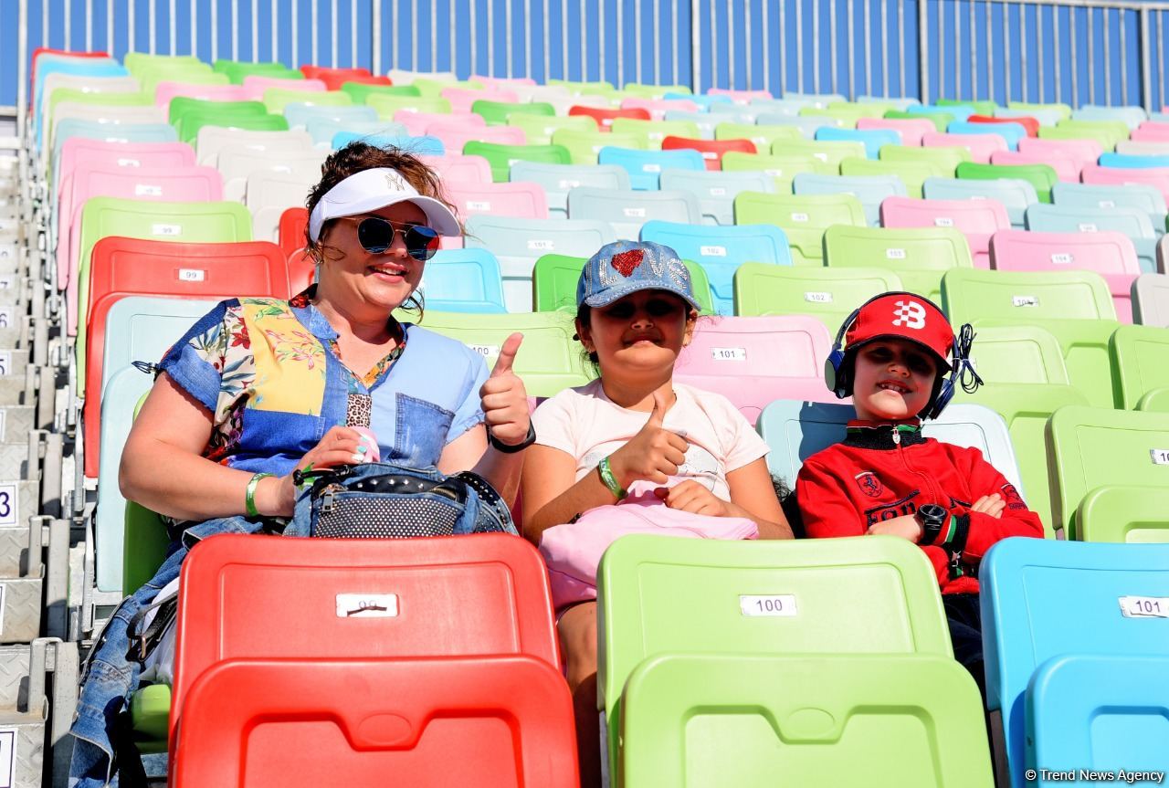 F1 pilotlarının birinci məşq sessiyası başa çatıb (FOTO)
