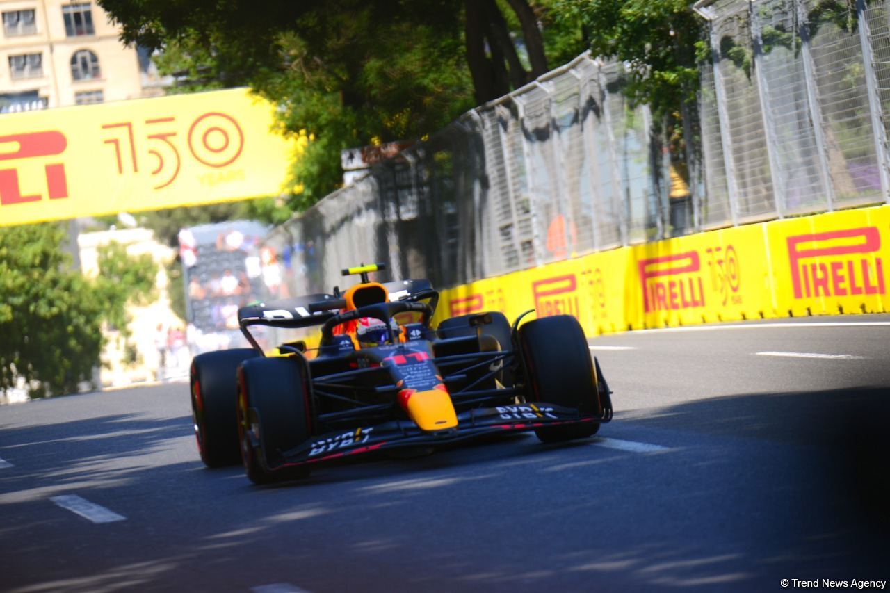 F1 pilotlarının birinci məşq sessiyası başa çatıb (FOTO)