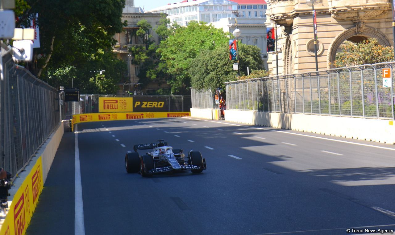F1 pilotlarının birinci məşq sessiyası başa çatıb (FOTO)