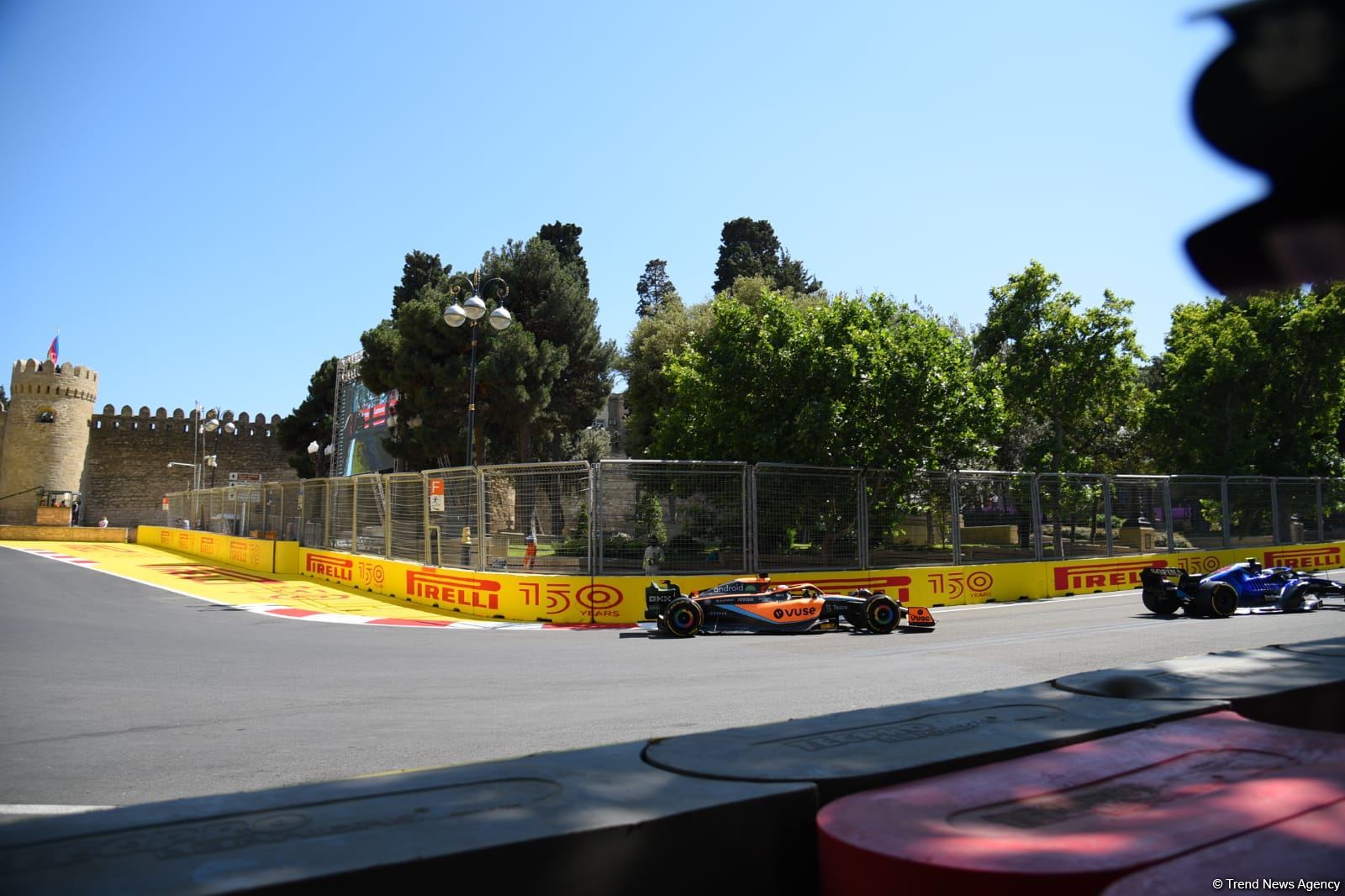 F1 pilotlarının birinci məşq sessiyasına start verilib (FOTO)