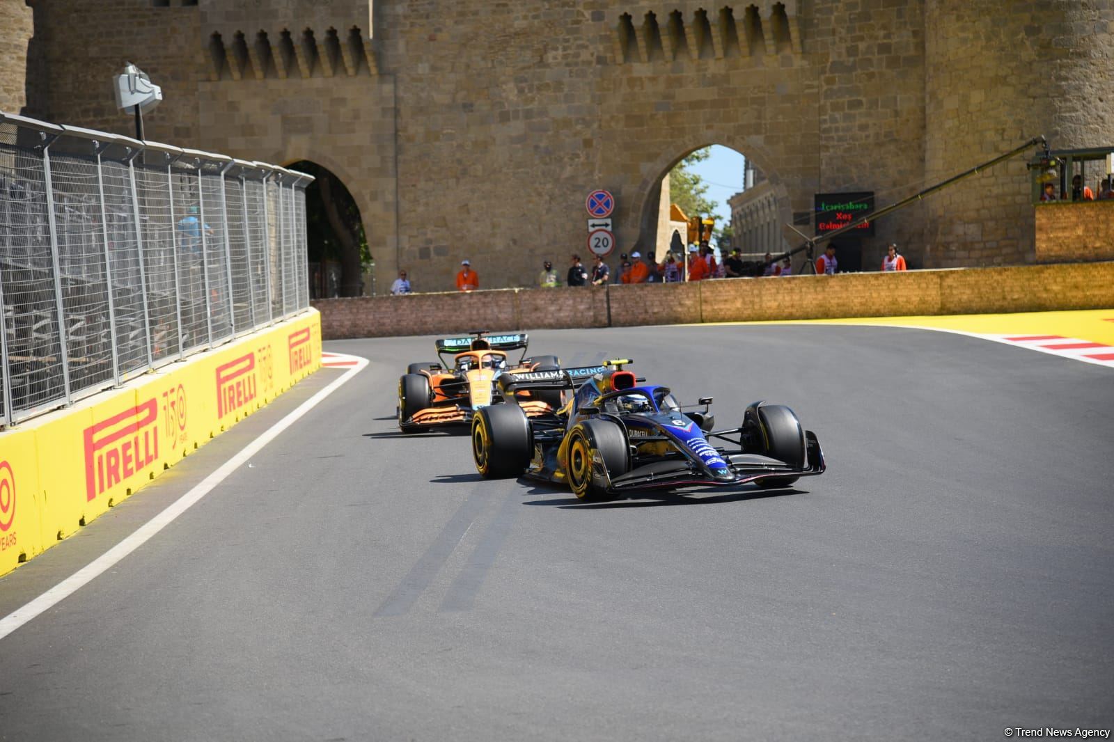 F1 pilotlarının birinci məşq sessiyasına start verilib (FOTO)