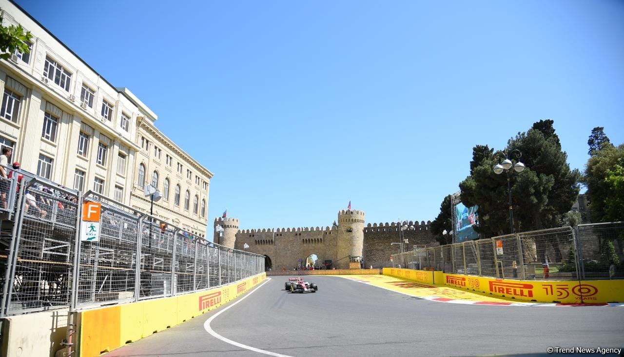 F1 pilotlarının birinci məşq sessiyasına start verilib (FOTO)