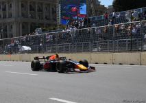 Formula 1 pilotlarının üçüncü məşq sessiyası başa çatıb (FOTO)