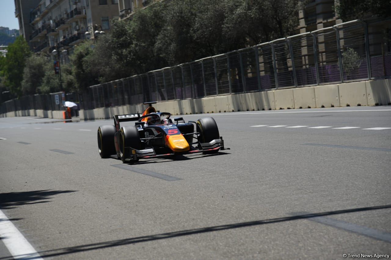 Formula 1 pilotlarının üçüncü məşq sessiyası başa çatıb (FOTO)