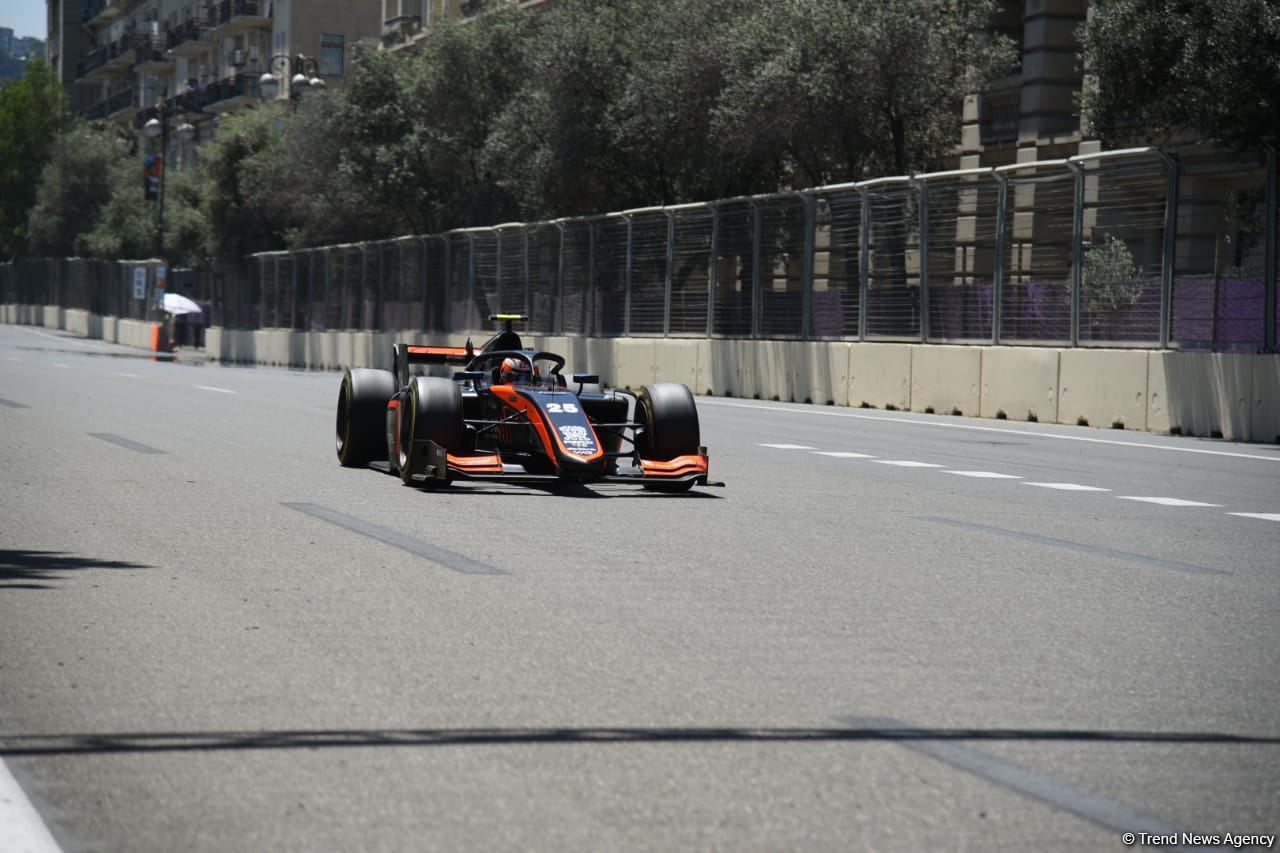 Formula 1 pilotlarının üçüncü məşq sessiyası başa çatıb (FOTO)