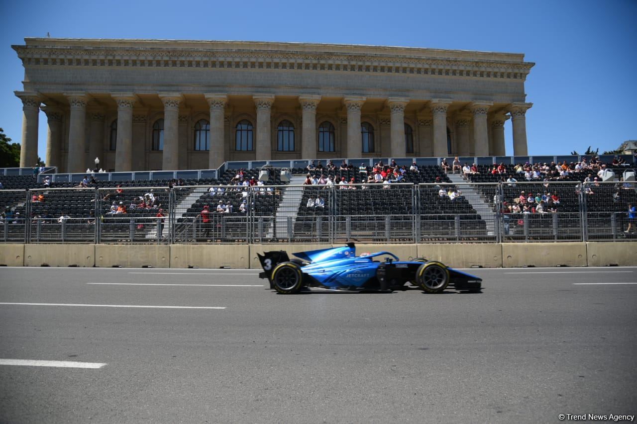 Formula 1 pilotlarının üçüncü məşq sessiyası başa çatıb (FOTO)