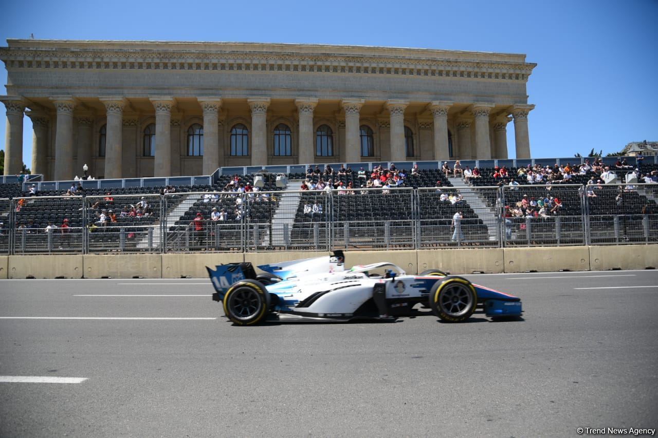 Formula 1 pilotlarının üçüncü məşq sessiyası başa çatıb (FOTO)