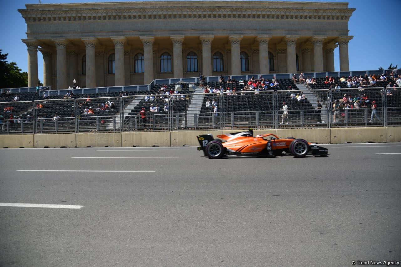 Formula 1 pilotlarının üçüncü məşq sessiyası başa çatıb (FOTO)