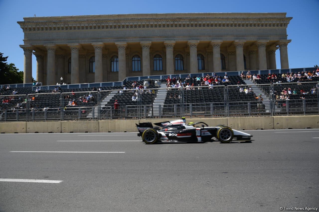 Formula 1 pilotlarının üçüncü məşq sessiyası başa çatıb (FOTO)