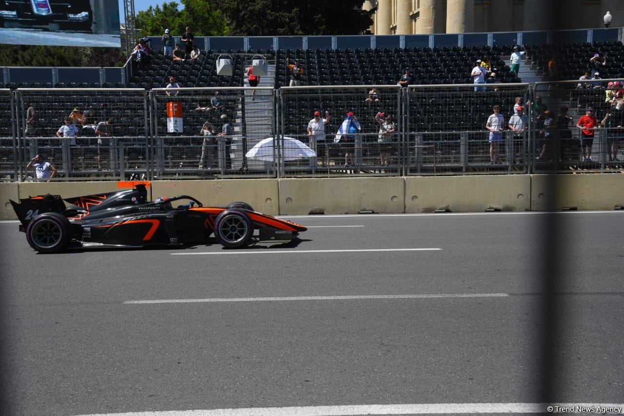 Formula 1 pilotlarının üçüncü məşq sessiyası başa çatıb (FOTO)