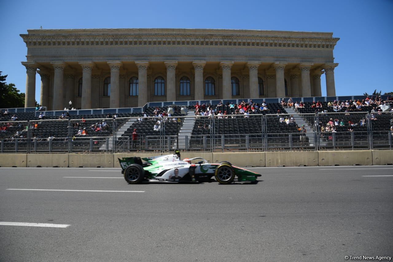 Formula 1 pilotlarının üçüncü məşq sessiyası başa çatıb (FOTO)