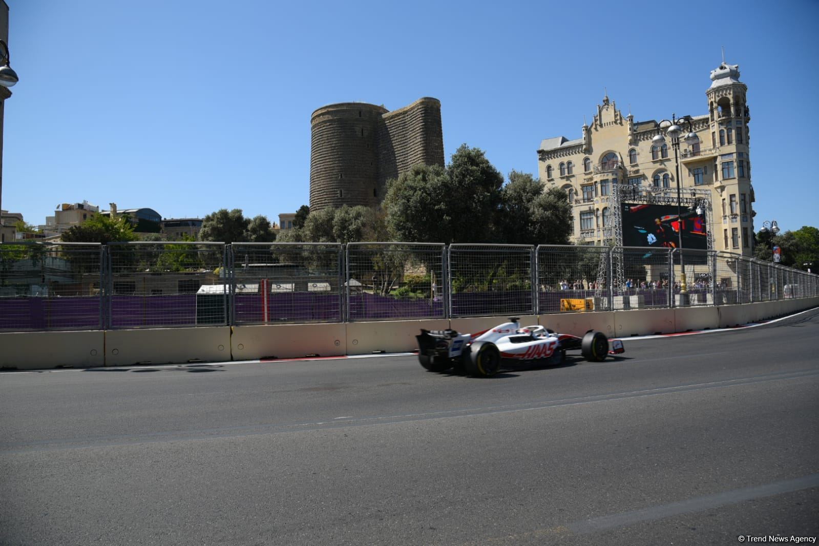 Formula 1 pilotlarının üçüncü məşq sessiyası başa çatıb (FOTO)