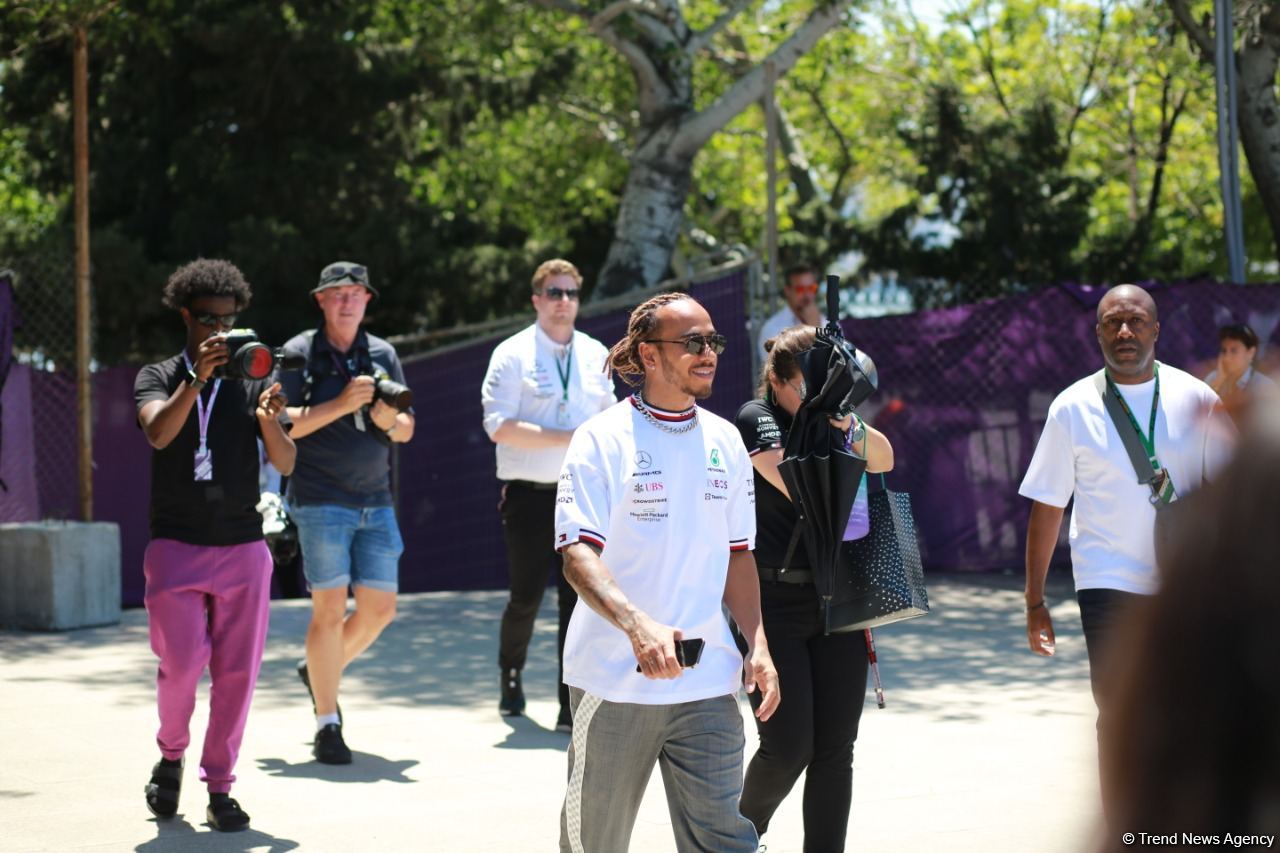 Formula 1 pilotlarının Bakıda avtoqraf sessiyası keçirilib (FOTO)