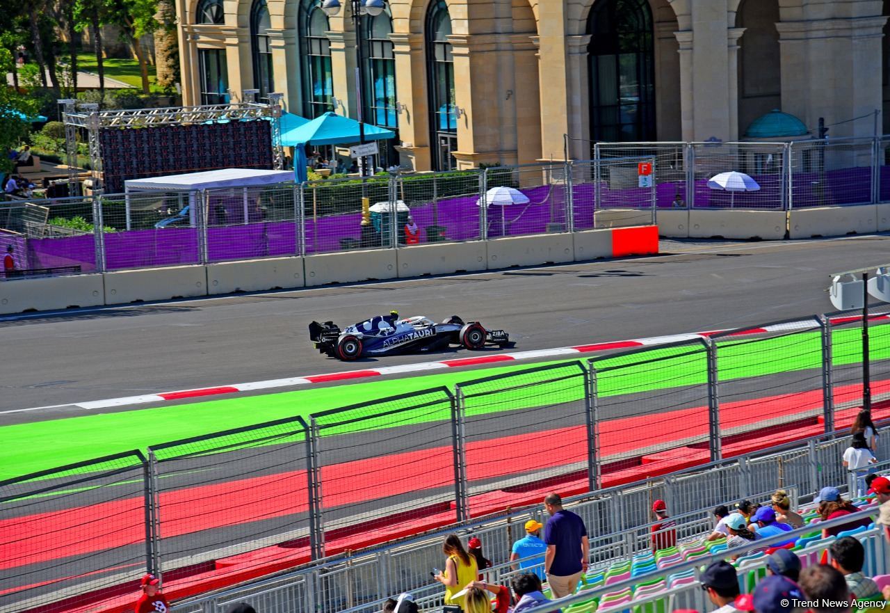 Formula 1 pilotlarının kvalifikasiya sessiyası başlayıb (FOTO)