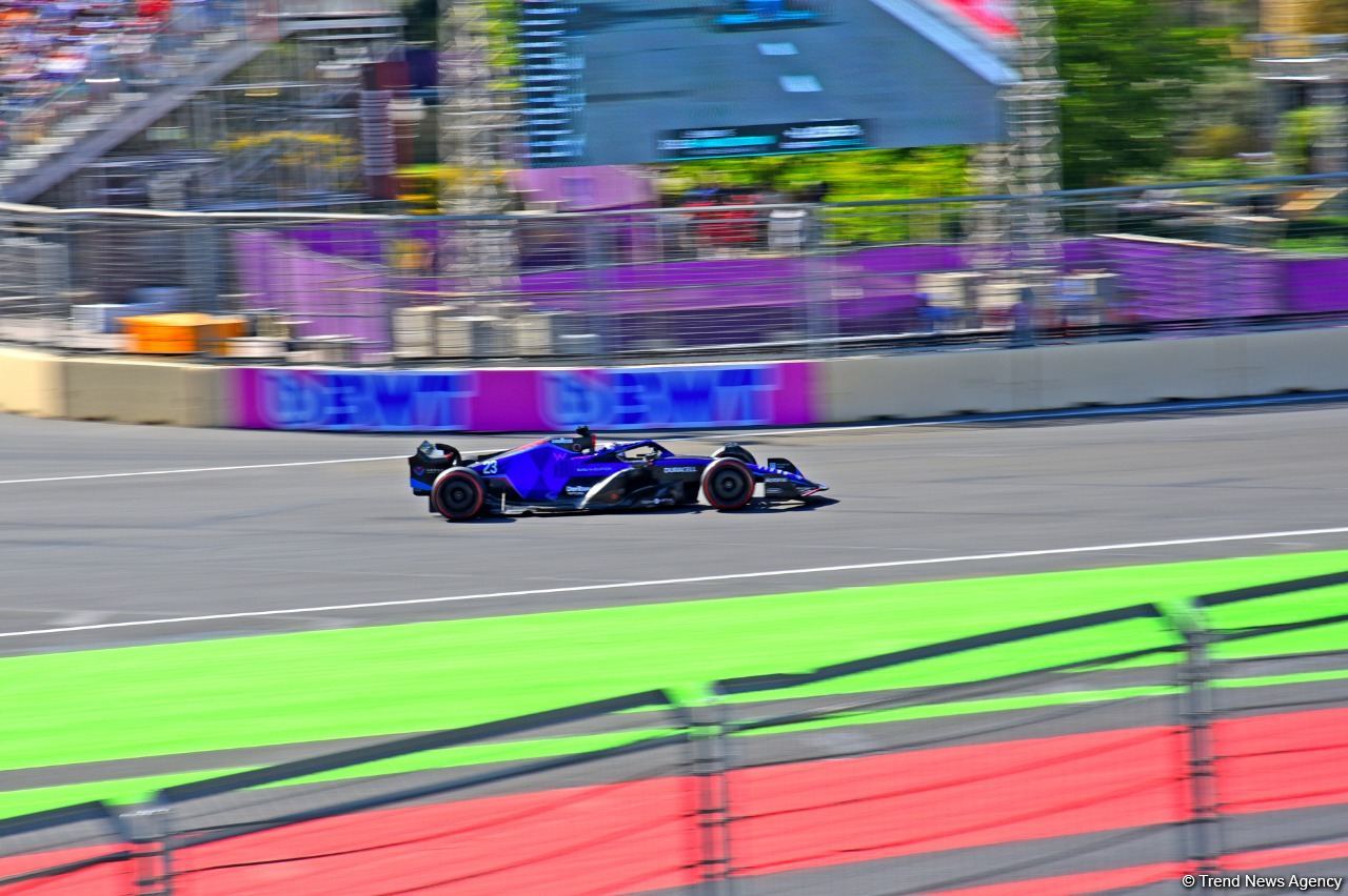 Formula 1 pilotlarının kvalifikasiya sessiyası başlayıb (FOTO)