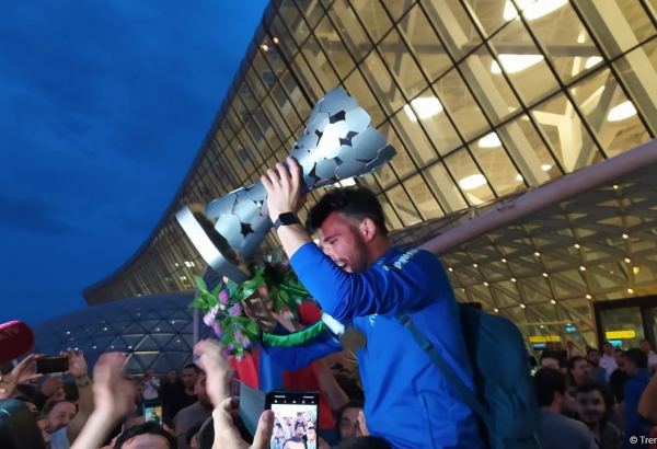 Avropa çempionu olan komandamız Bakıya qayıdıb (FOTO)