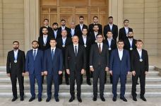 Prezident İlham Əliyev minifutbol üzrə Avropa çempionatının qalibi olan milli komandamızın üzvlərini qəbul edib (FOTO) (YENİLƏNİB-2)