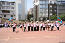 Məktəblərdə "Son zəng" çalındı (FOTOSESSİYA)