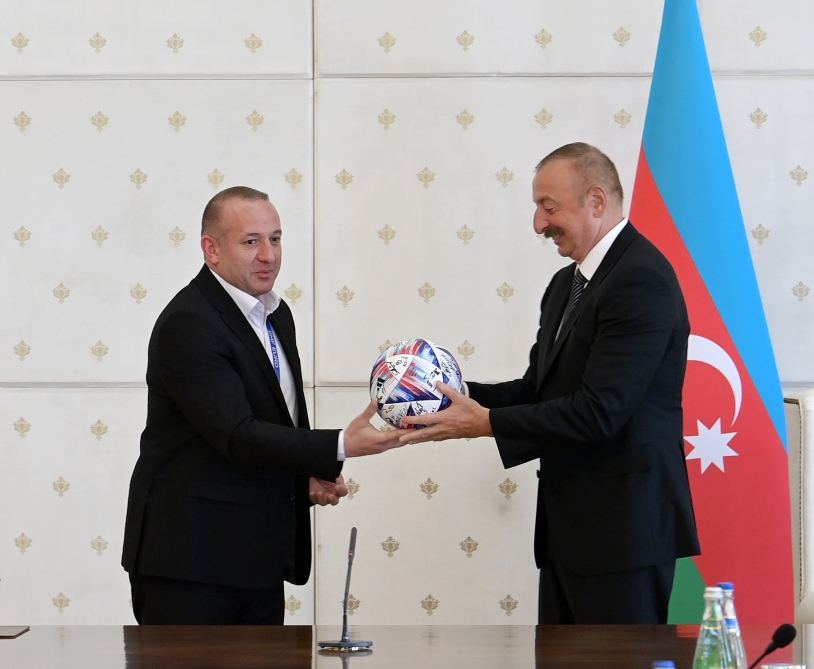 Prezident İlham Əliyev minifutbol üzrə Avropa çempionatının qalibi olan milli komandamızın üzvlərini qəbul edib (FOTO) (YENİLƏNİB-2)