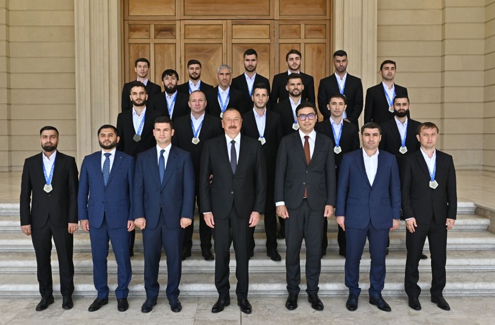 Prezident İlham Əliyev minifutbol üzrə Avropa çempionatının qalibi olan milli komandamızın üzvlərini qəbul edib (FOTO) (YENİLƏNİB-2)