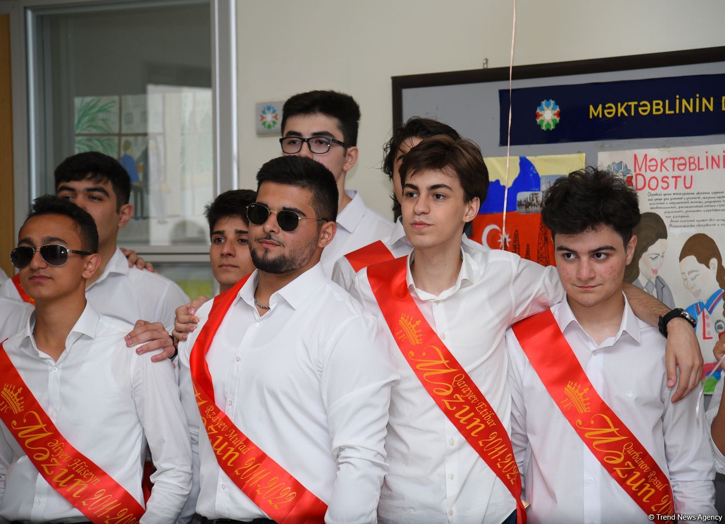 Məktəblərdə "Son zəng" çalındı (FOTOSESSİYA)