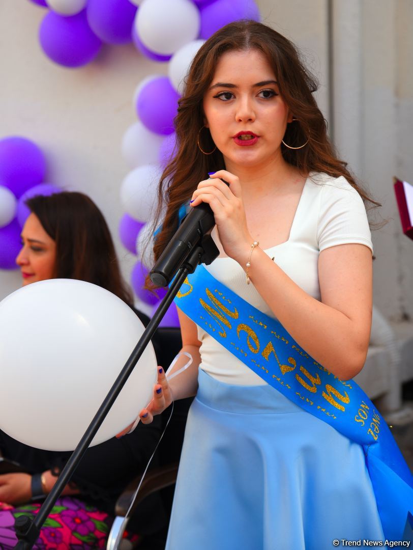 Məktəblərdə "Son zəng" çalındı (FOTOSESSİYA)