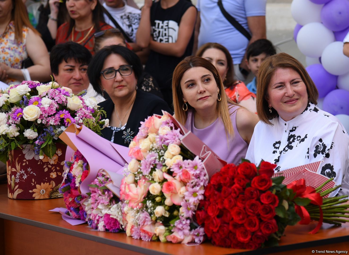 Məktəblərdə "Son zəng" çalındı (FOTOSESSİYA)