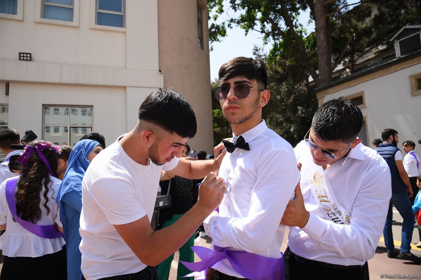 Məktəblərdə "Son zəng" çalındı (FOTOSESSİYA)