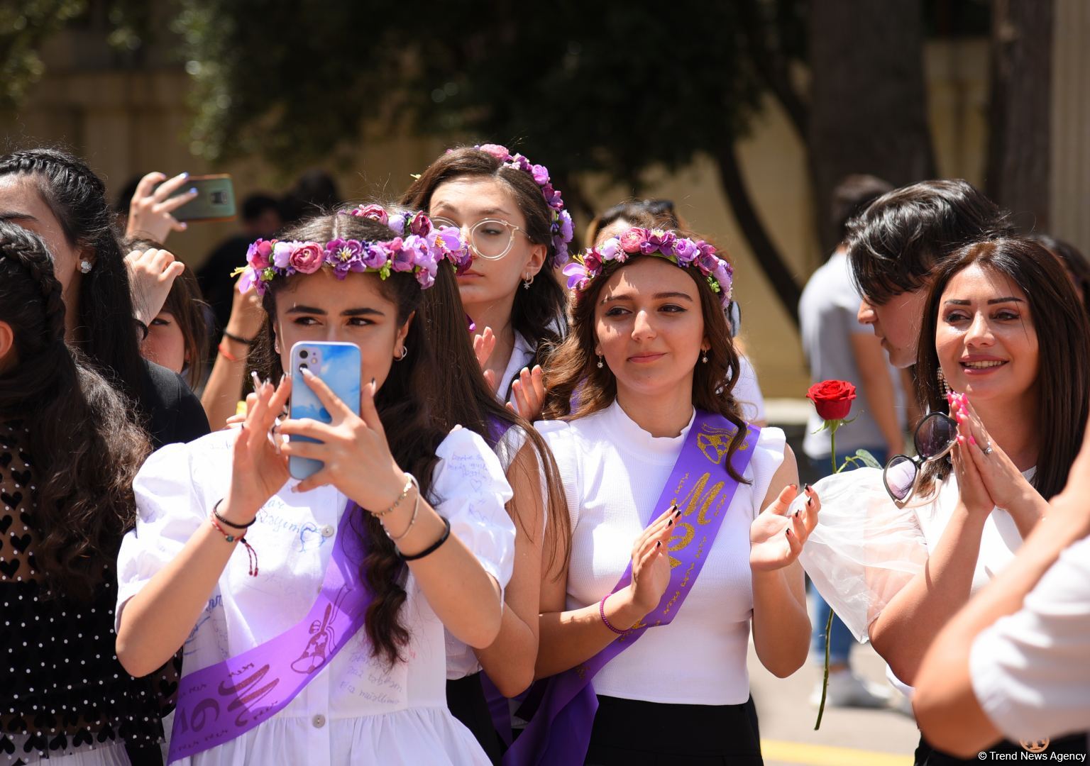 Məktəblərdə "Son zəng" çalındı (FOTOSESSİYA)