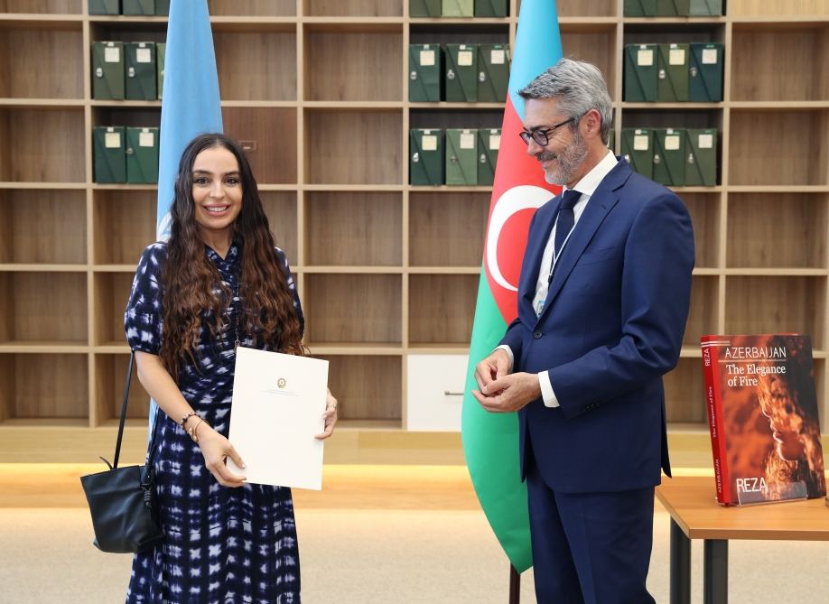 Heydər Əliyev Fondunun vitse-prezidenti Leyla Əliyeva Cenevrədə “Mənim dənizlərim, mənim okeanlarım” sərgisinin açılışında iştirak edib (FOTO)