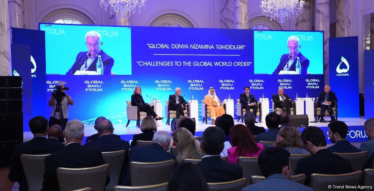 IX Qlobal Bakı Forumu çərçivəsində növbəti panel iclası keçirilib (FOTO)