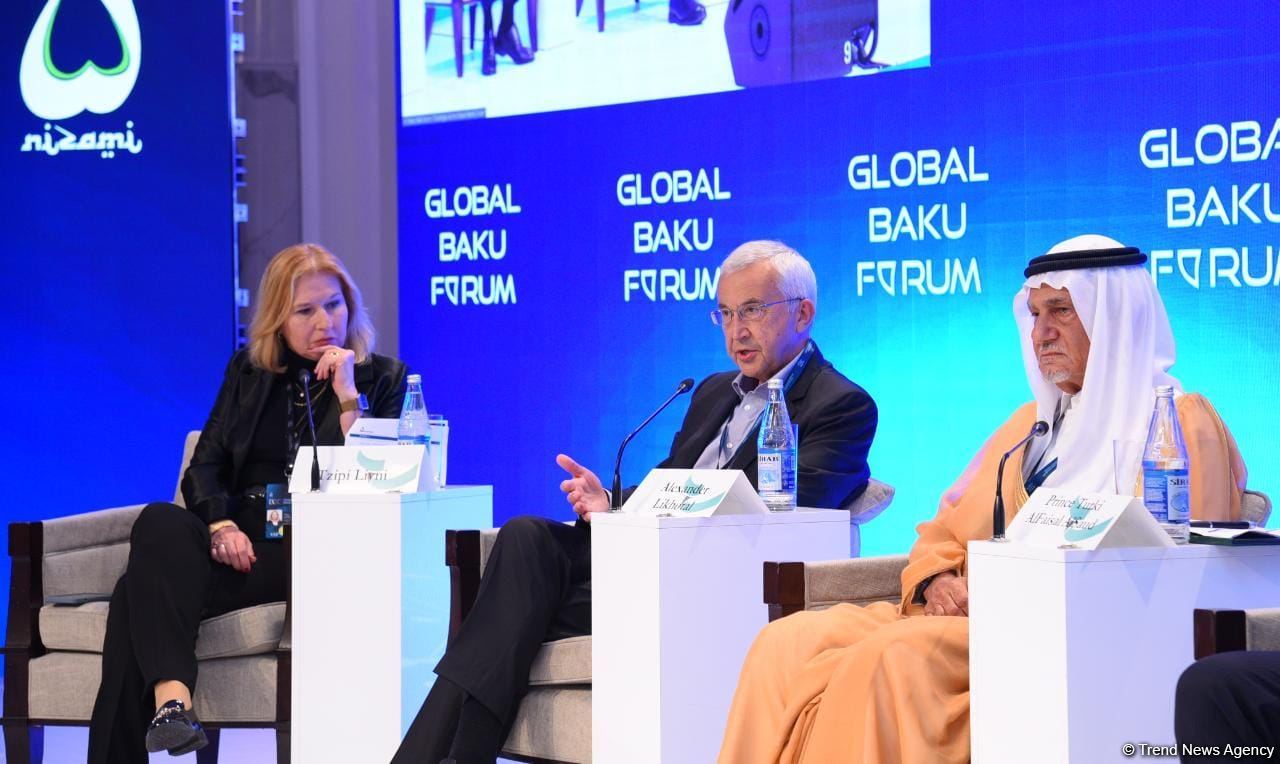IX Qlobal Bakı Forumu çərçivəsində növbəti panel iclası keçirilib (FOTO)