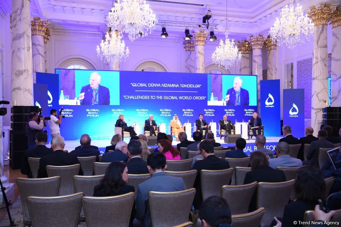IX Qlobal Bakı Forumu çərçivəsində növbəti panel iclası keçirilib (FOTO)