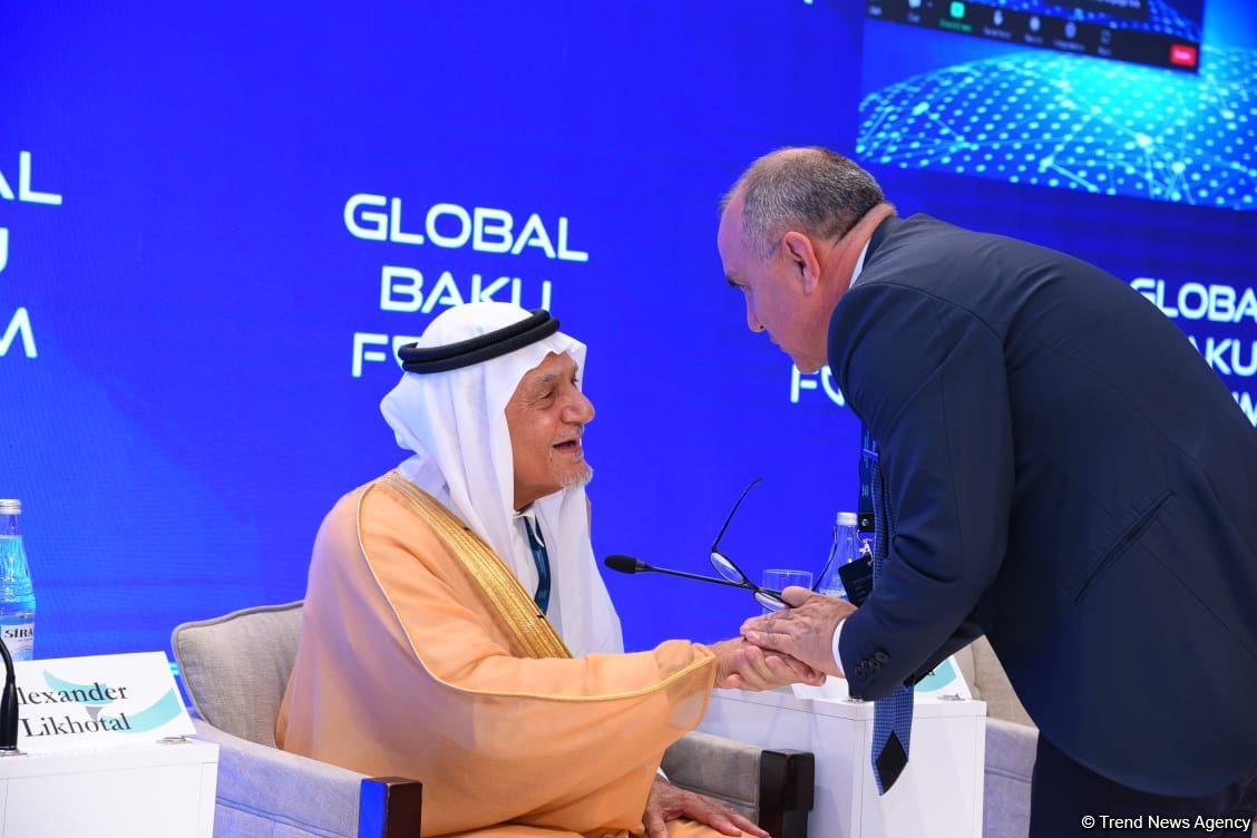 IX Qlobal Bakı Forumu çərçivəsində növbəti panel iclası keçirilib (FOTO)