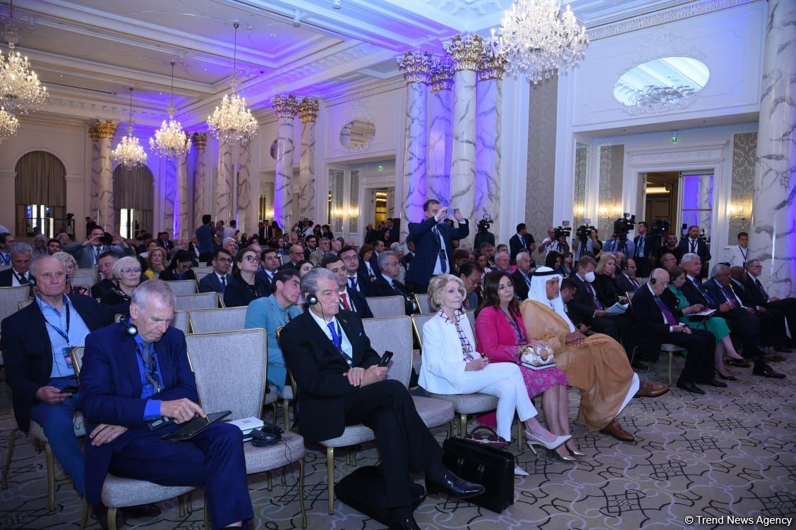 IX Qlobal Bakı Forumu çərçivəsində birinci panel iclası keçirilib (FOTO)